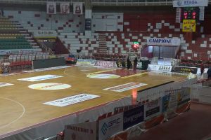 Clamoroso a Trapani: si rompe il ferro e non si riesce a sistemare. Rieti vince a tavolino