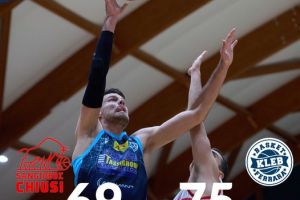 Ferrara esce nel finale e passa a Chiusi, 23 per Campani