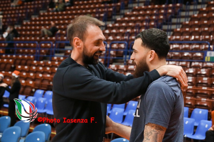 Monaco sospensione Mike James