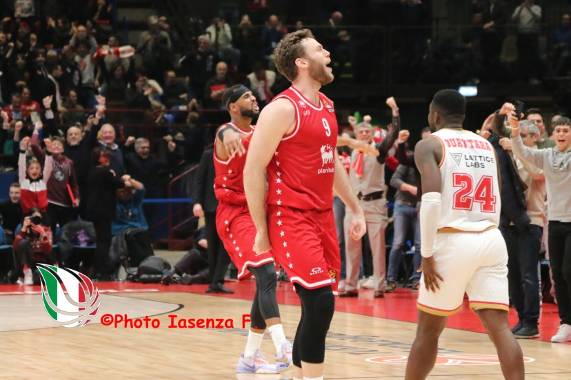 Nicolò Melli Esultanza giocatori EA7 Olimpia Milano vittoria contro AC Monaco
