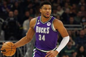 Giannis drops back-to-back 40 pts & 20 reb games