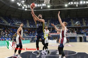Una tripla di Vencato a 5’’ dalla sirena consegna a Torino il successo in casa Urania