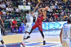 L’Olimpia Milano cambia faccia e asfalta Sassari. TLC mvp
