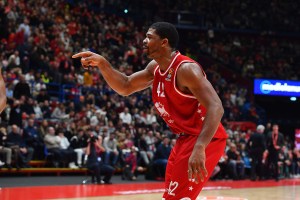 L’espulsione di Hines e il risveglio dell’Olimpia: 31-9 il parziale