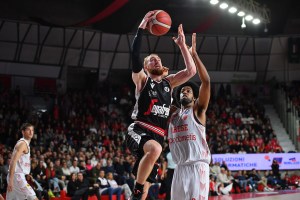 La Virtus Bologna vince anche a Varese e rimane imbattuta