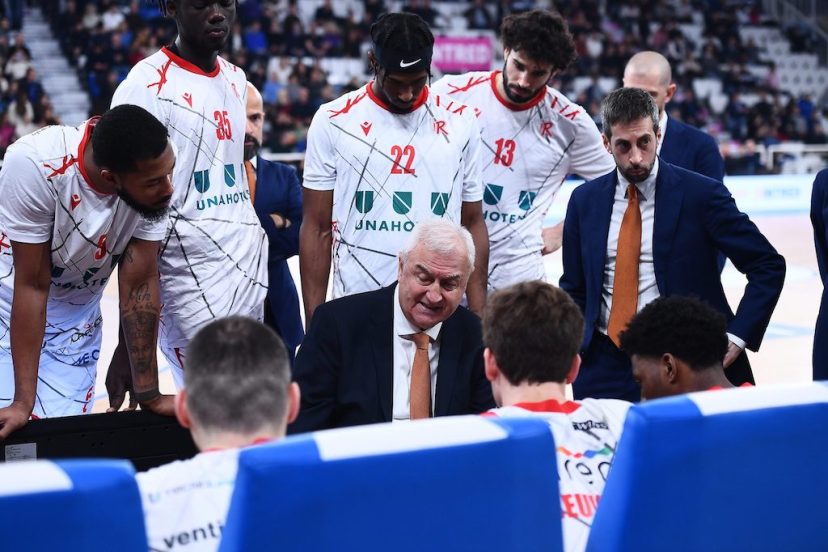 Ultimo match dell’anno per la UNAHOTELS Reggio Emilia, che domani alle ore 20:30 sfiderà al PalaBigi di via Guasco la Carpegna Prosciutto Pesaro