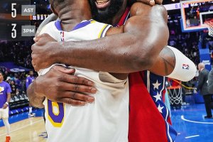 Phila fa e disfa ma batte i Lakers all’overtime