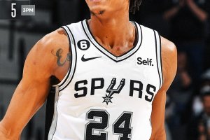Il derby texano è degli Spurs: 26 di Vassell a Houston