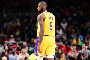 LeBron James drops season-high on his birthday