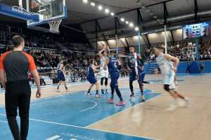 Ferrara vince alla sirena. Tripla di Cleaves. Battuta la Fortitudo 94-91