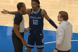 Ja Morant espulso per ‘aver messo in dubbio l’integrità di un arbitro’