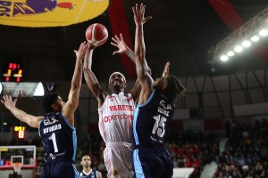 Varese chiude il girone di andata oltre quota 100, Napoli cede nella ripresa