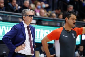De Raffaele: “Primi 20 minuti difensivamente modesti, non è bastata la reazione nel terzo quarto”