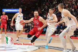 Milano chiude i giochi nell’ultimo periodo, vittoria su Trento 78-65