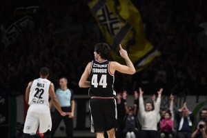 Milos Teodosic e l’incredibile giocata contro la difesa di Candi