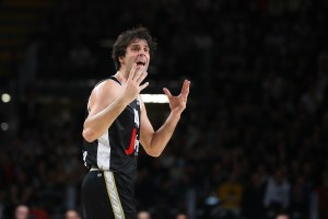 Virtus Segafredo Bologna, due settimane di stop per Milos Teodosic