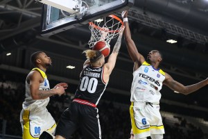 Virtus Bologna, trattative in corso con Isaia Cordinier