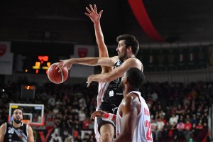 Ross domina ma nel finale condanna Varese, Derthona vince col libero di Christon ad 1″ dalla fine