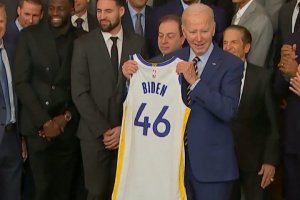 Biden scherza con i Warriors: “Pensavano che non avreste vinto più. Vi capisco”