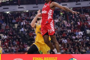 Vezenkov guida, Olympiacos doma il Maccabi