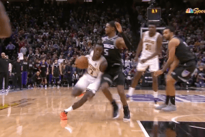 Il contatto Schroder-Fox decide il derby. Era fallo?
