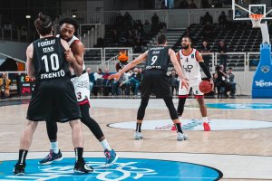 Dekker trascina Londra, brutto secondo tempo per Trento che cade in casa 84-70