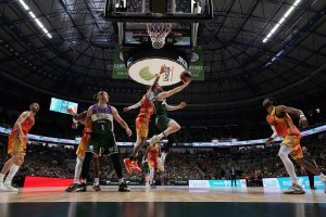 Vincono Real Madrid, Barça e Baskonia. Valencia cade a Malaga