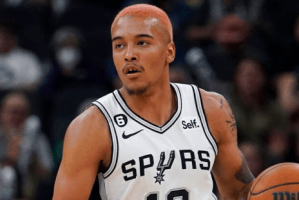 Spurs rookie Jeremy Sochan scores career-high 30 points in OT loss against Suns