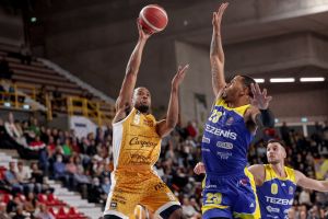 Pesaro-Verona, sfida tra Anderson e Abdur-Rahkman