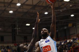 GeVi Napoli, contro Sassari la prima doppia doppia di JaCorey Williams