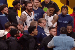 Lakers-Grizzlies, rissa verbale all’intervallo tra Memphis e l’ex NFL Shannon Sharpe