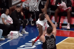 Kyrie Irving mostra il suo atletismo e la panchina dei Nets esplode…