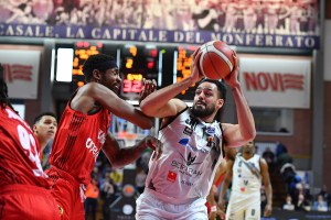 Tortona vince e raggiunge momentaneamente la vetta