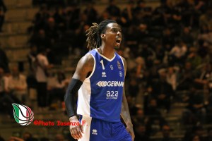 Clamorosa Germani Brescia. Finale glaciale, l’Olimpia Milano è già a casa