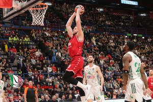 L’Olimpia non scappa, ma Melli non trema: contro il Pana è terzo successo in fila