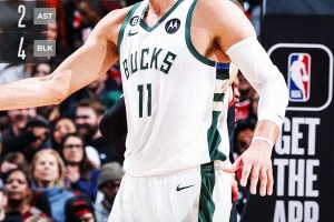 Record e infortunio per Giannis Antetokounmpo, i Bucks passano intanto a Chicago
