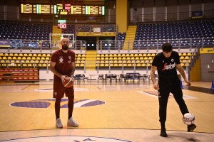 Milos Teodosic incontra Vanja Milinkovic-Savic prima della Semifinale di Coppa