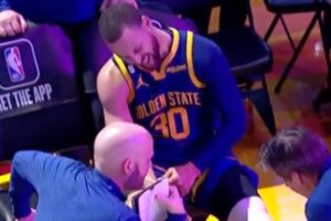 Warriors’ Stephen Curry leaves game with knee injury