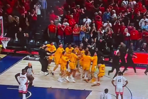 Arizona State vince il derby con Arizona con un buzzer-beater dalla propria metà campo