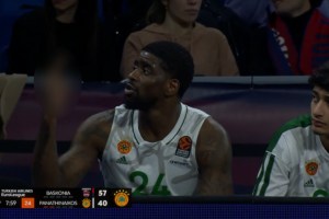 Dwayne Bacon mostra il dito medio ai tifosi Baskonia, poi si scusa