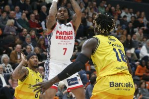 Il Real Madrid passa a Murcia tra le polemiche, Barça a valanga contro Breogan