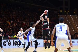 Marco Belinelli, le 16 triple sono un nuovo record per le Final Eight