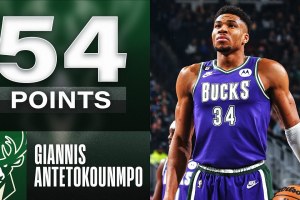 Giannis Antetokounmpo, la mostruosa doppia doppia da 54 punti