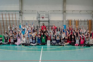 Olisevicius e Lee con gli studenti di Castelnovo ne’ Monti per il progetto “Io Tifo Pulito”