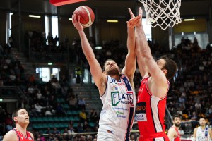 Torino sbanca il Paladozza 89-92 grazie ad un super Pepe
