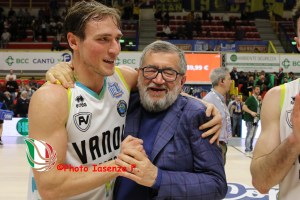 Tripla di Lacey nel finale, Gara1 alla Vanoli trascinata da Denegri