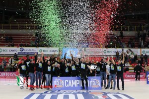 La Vanoli comanda la finale di Coppa Italia, Cento con onore