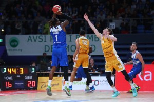 Corsa playoff, è duello Germani Brescia-Carpegna Prosciutto Pesaro