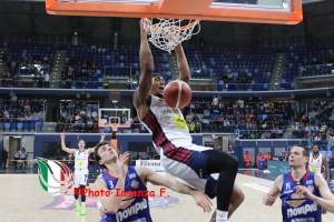 Hill e Montano trascinano l’Urania, vittoria 75-67 su Casale e qualificazione ai playoff