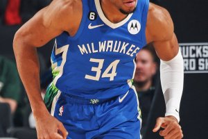 Giannis domina e si gestisce: San Antonio crolla con Milwaukee
